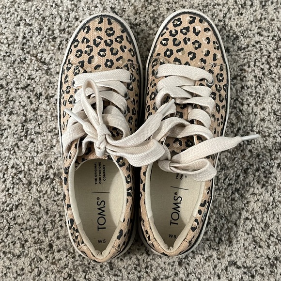 Women’s Alex Cheetah canvas TOMS size 5 - Picture 2 of 6